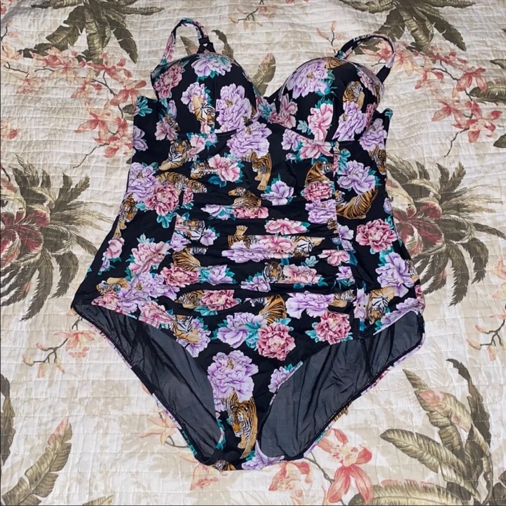 NWOT Torrid tiger floral vixen collection strappy  lattice back swimsuit